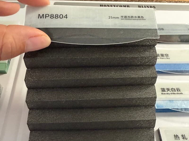 Thermal insulation cellular fabric detail